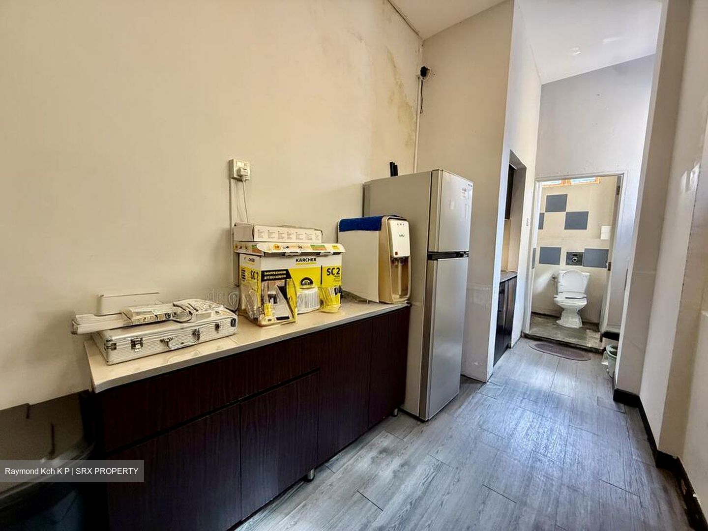 North Bridge Road (D7), Office #525693161